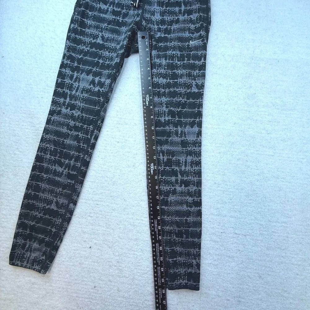 Nike Dri-FIT‎ Women's Athletic Leggings Black Grey Snake Print Size Small